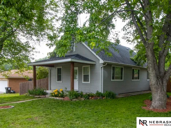 6288 Holdrege St, Lincoln, NE 68505