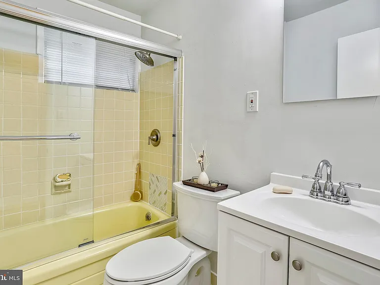 6048 Rossmore Dr — Photo 13