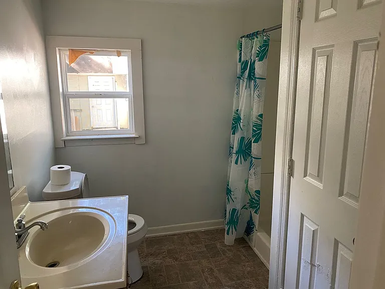 5115 Jefferson Ave — Photo 5