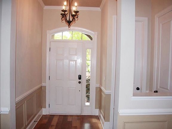 3rd image of 413 Travertine Dr