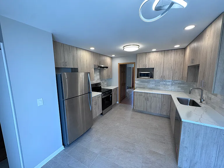 786 Greenwood Rd — Photo 9