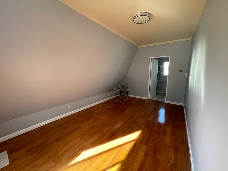 1150 James Pl #2 — Photo 8