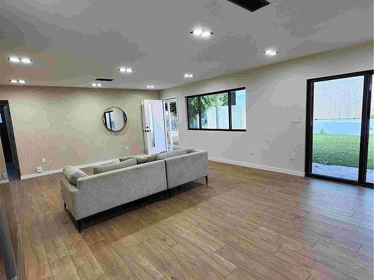 7129 Saranac St #7129 — Photo 4