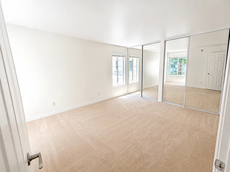 5525 Canoga Ave #209 — Photo 7