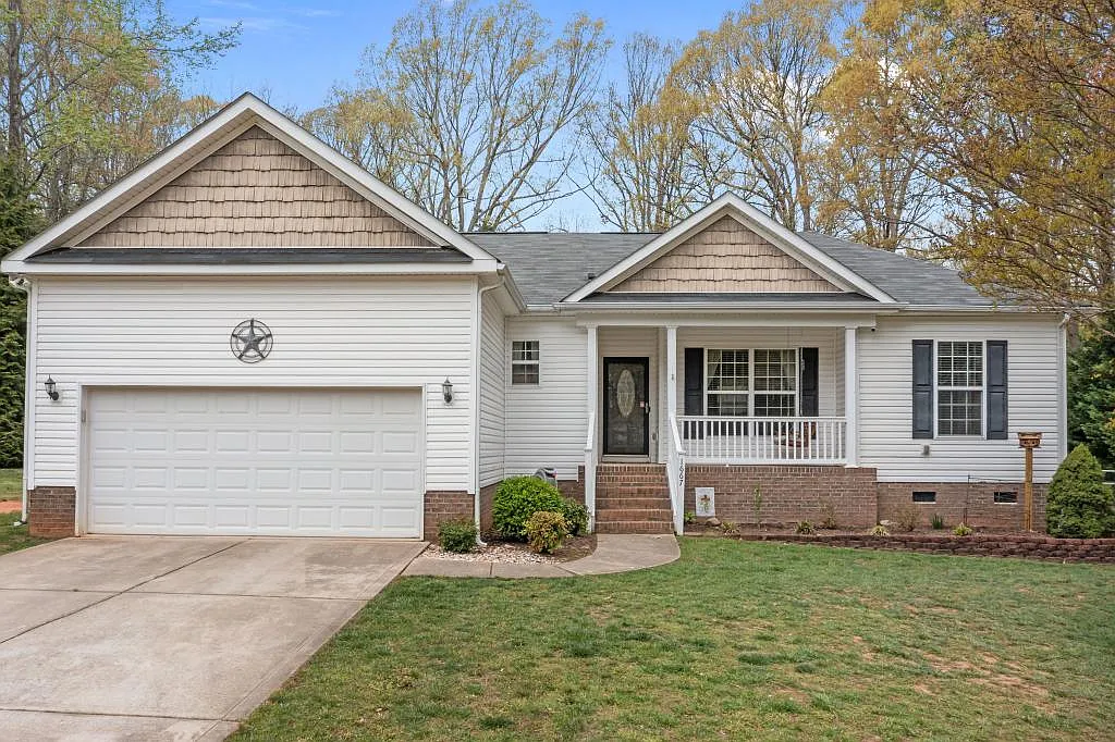 1667 Warwick Ct — Photo 3