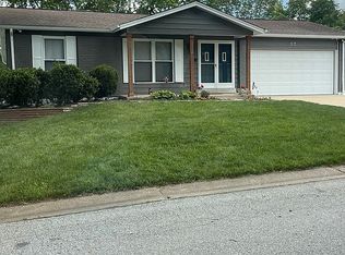 17 Debbie Dr, Saint Peters, MO