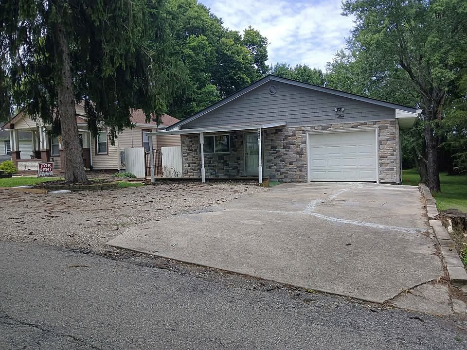 1st image of 2621 Wehr Rd