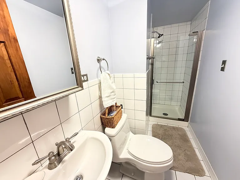 5557 S Harper Ave — Photo 8