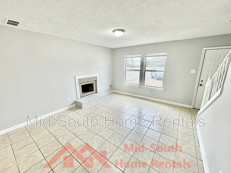 2 bed, 1.5 bath, $825 — Photo 3