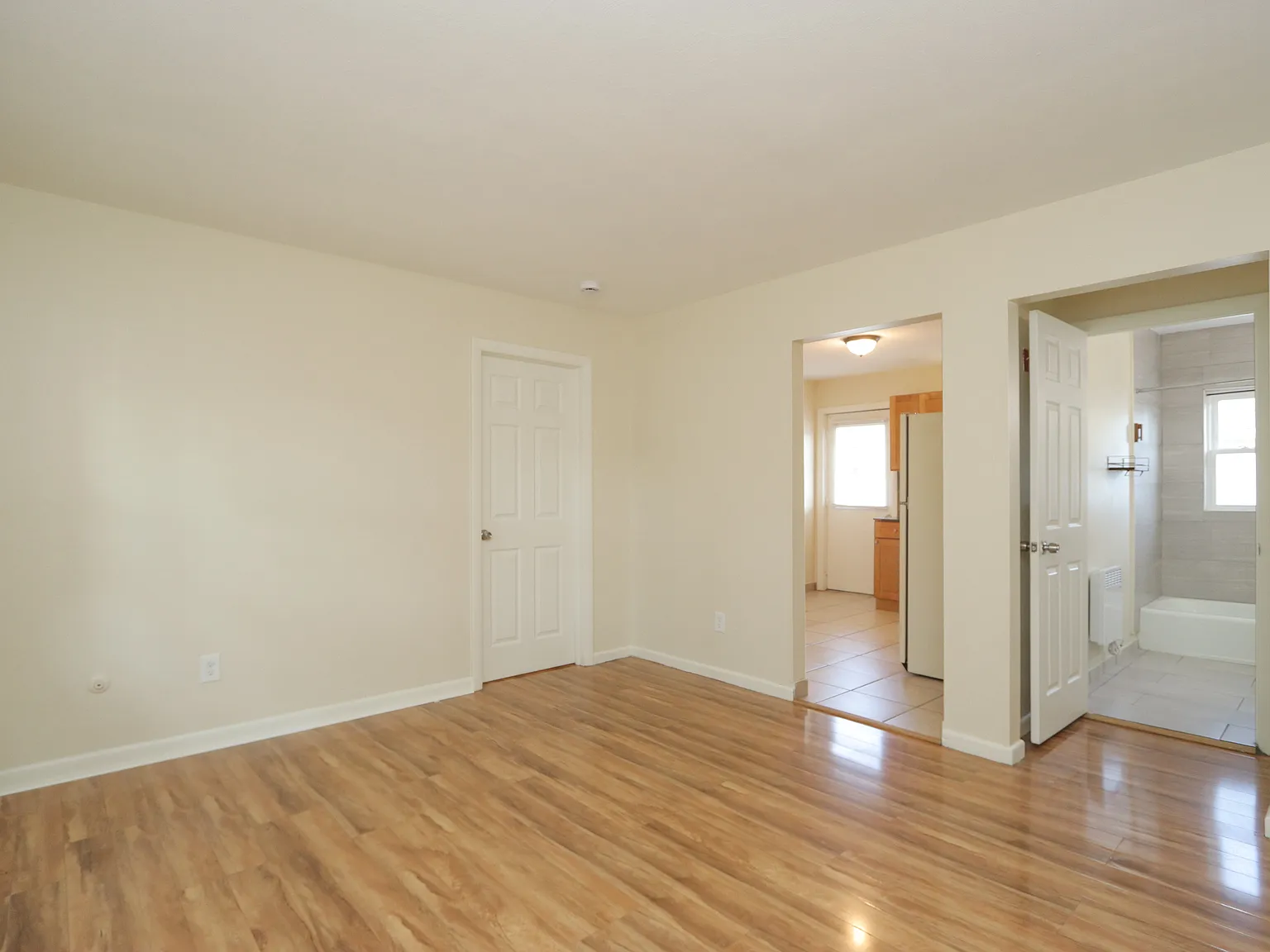 2 bed, 825 sqft, $1,350 — Photo 3