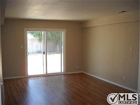 2nd image of 1715 Manor Dr