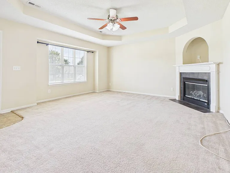 703 Iron Horse Dr — Photo 3