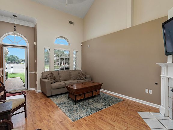 3rd image of 9802 Dogwood Ct E