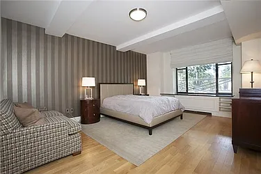 Rented by Space Marketing Shop