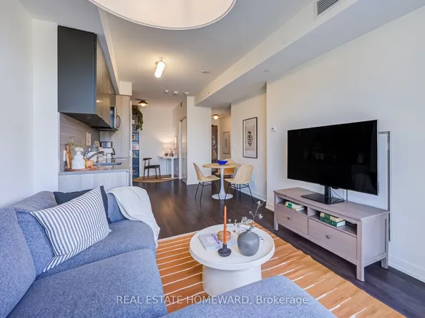 223 Saint Clair Ave W #309, Toronto, ON M4V 0A5