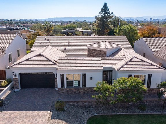 3rd image of 1819 E PALMAIRE Avenue