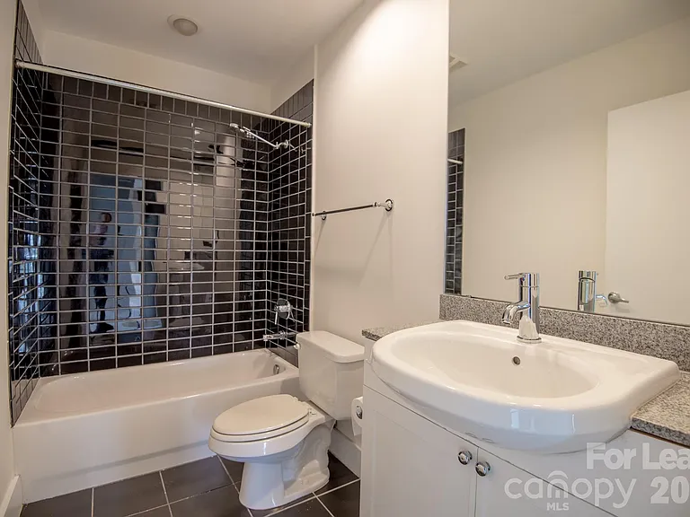 505 E 6th St #504 — Photo 17