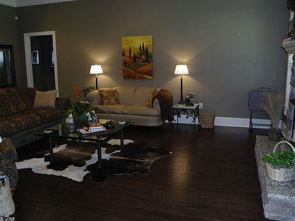 3rd image of 2403 Valley Dr