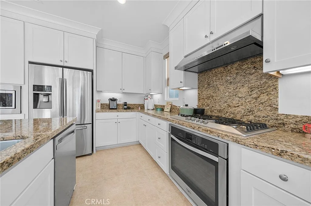 3 bed, 2.5 bath, 1879 sqft, $5,500 — Photo 4