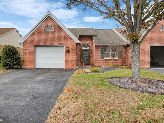 2nd image of 19 Sanibel Ln