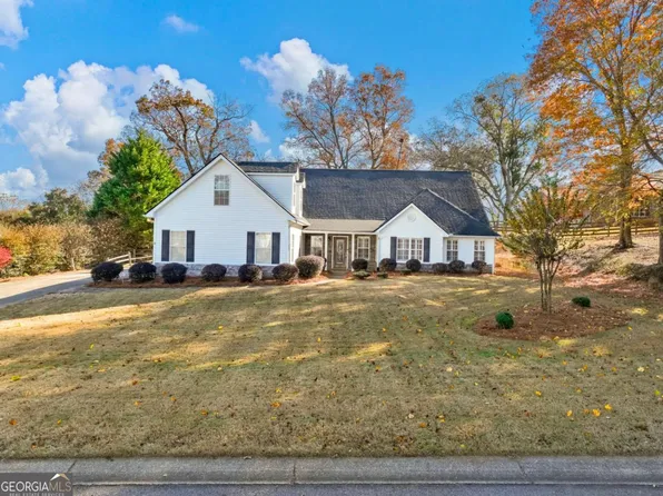 38 Berry Hill Ln, Hoschton, GA 30548