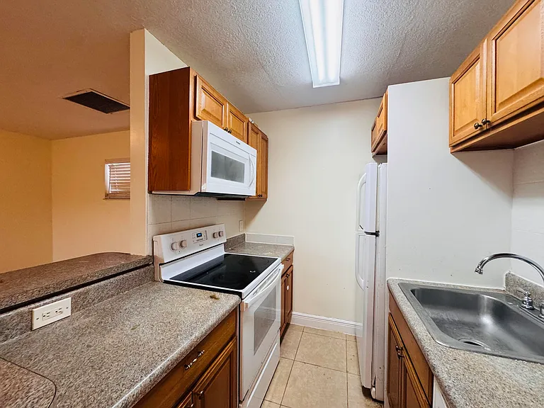 7 Crossings Cir #G — Photo 29