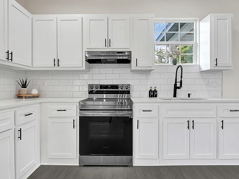 2412 Lucas St — Photo 4