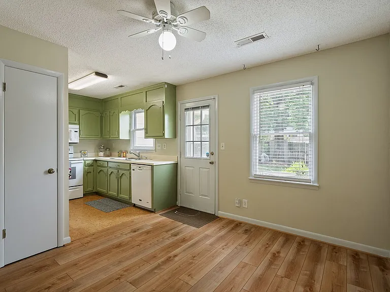 1712 Ward Ave NE #1 — Photo 15