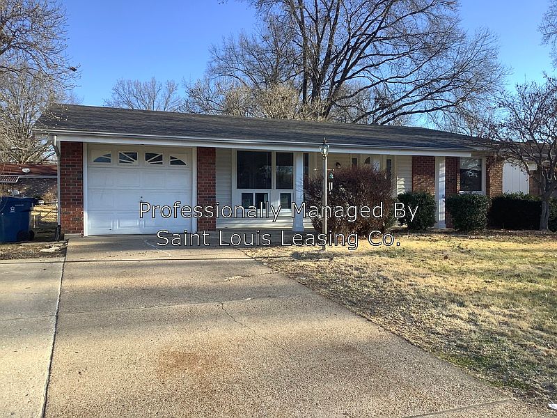 1st image of 719 Carriage Ln