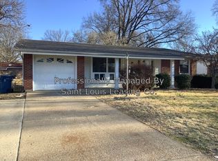719 Carriage Ln, Hazelwood, MO 63042