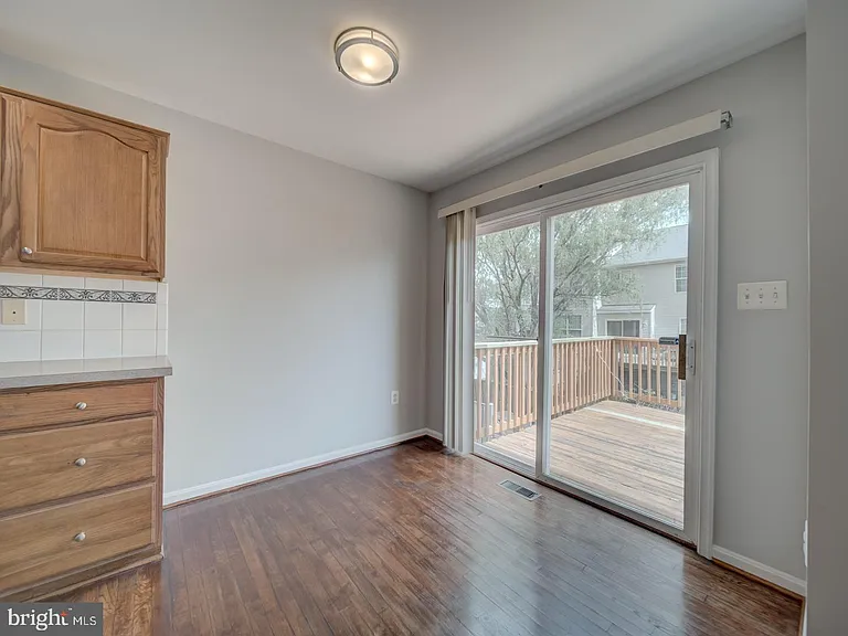8241 Humphrey Ln — Photo 20