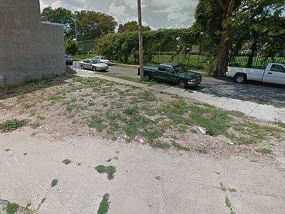 3rd image of 1158-60 E Woodlawn St