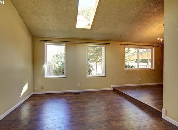 4th image of 2401 SE Willow Dr