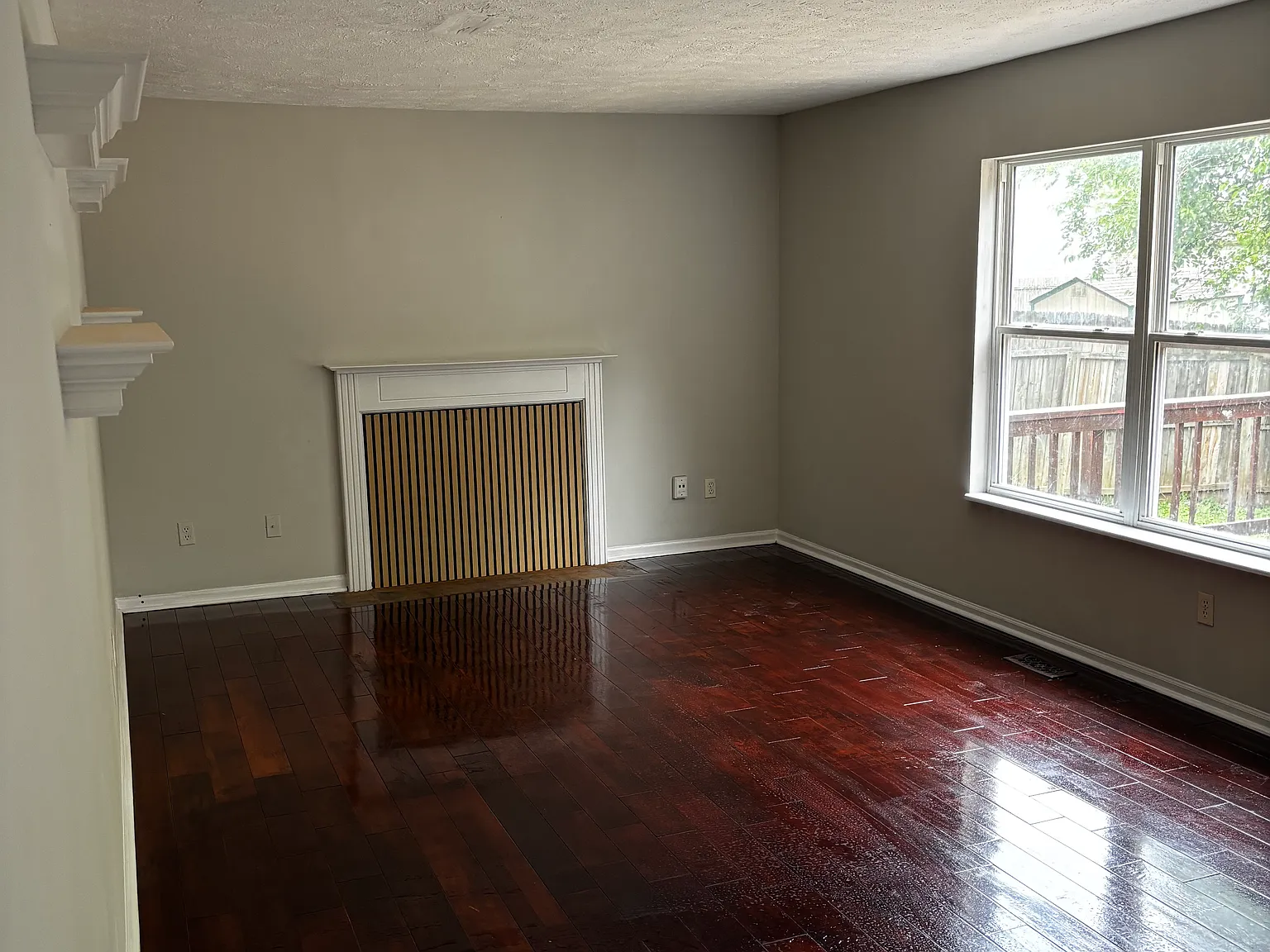 4 bed, 2.5 bath, 2300 sqft, $2,000 — Photo 3