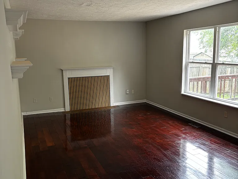 10804 Tanbark Dr — Photo 3