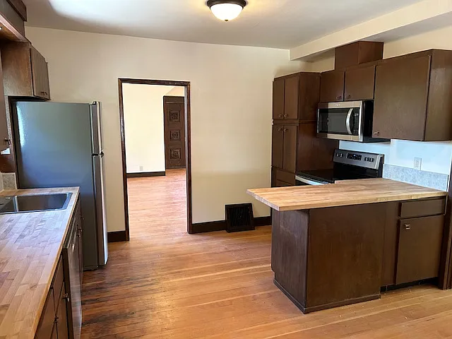 1116 Commercial St — Photo 5