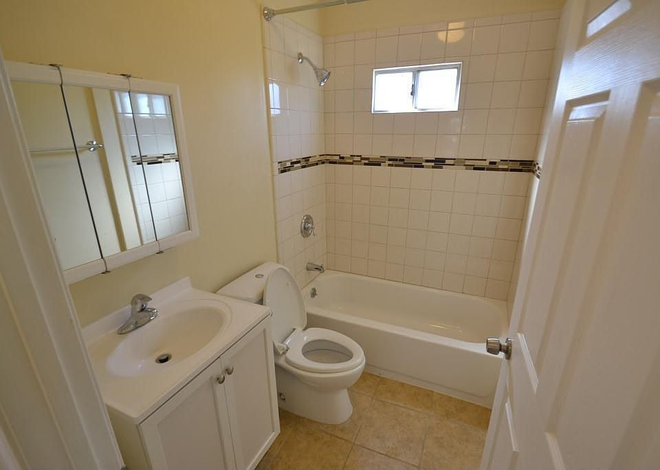 2nd image of 1055 W 98th St