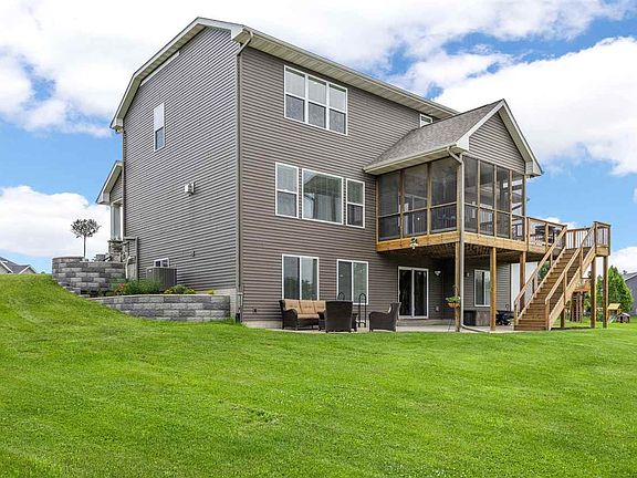 2nd image of 1050 Grouse Ct