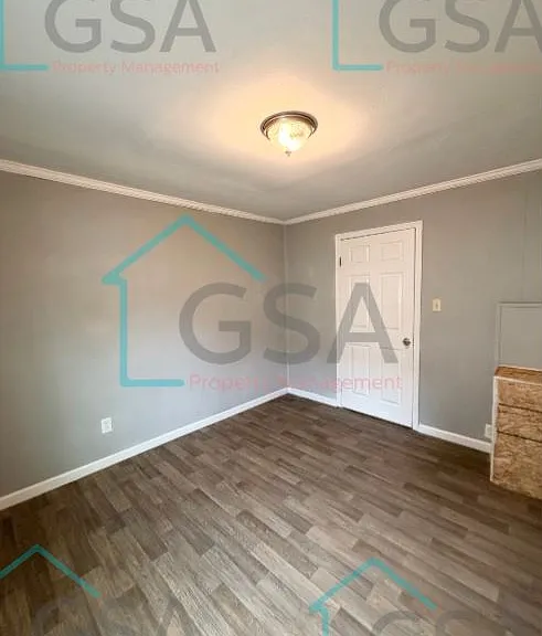 222 Earl St — Photo 9