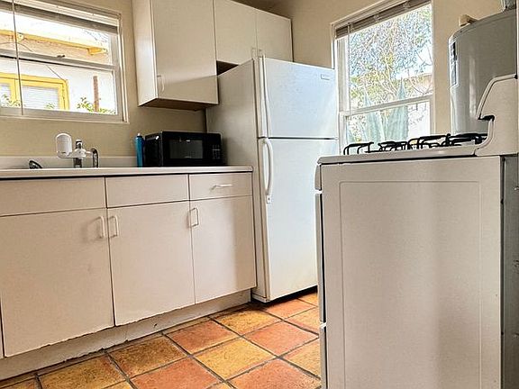 3rd image of 427 S 4th Ave #4-101