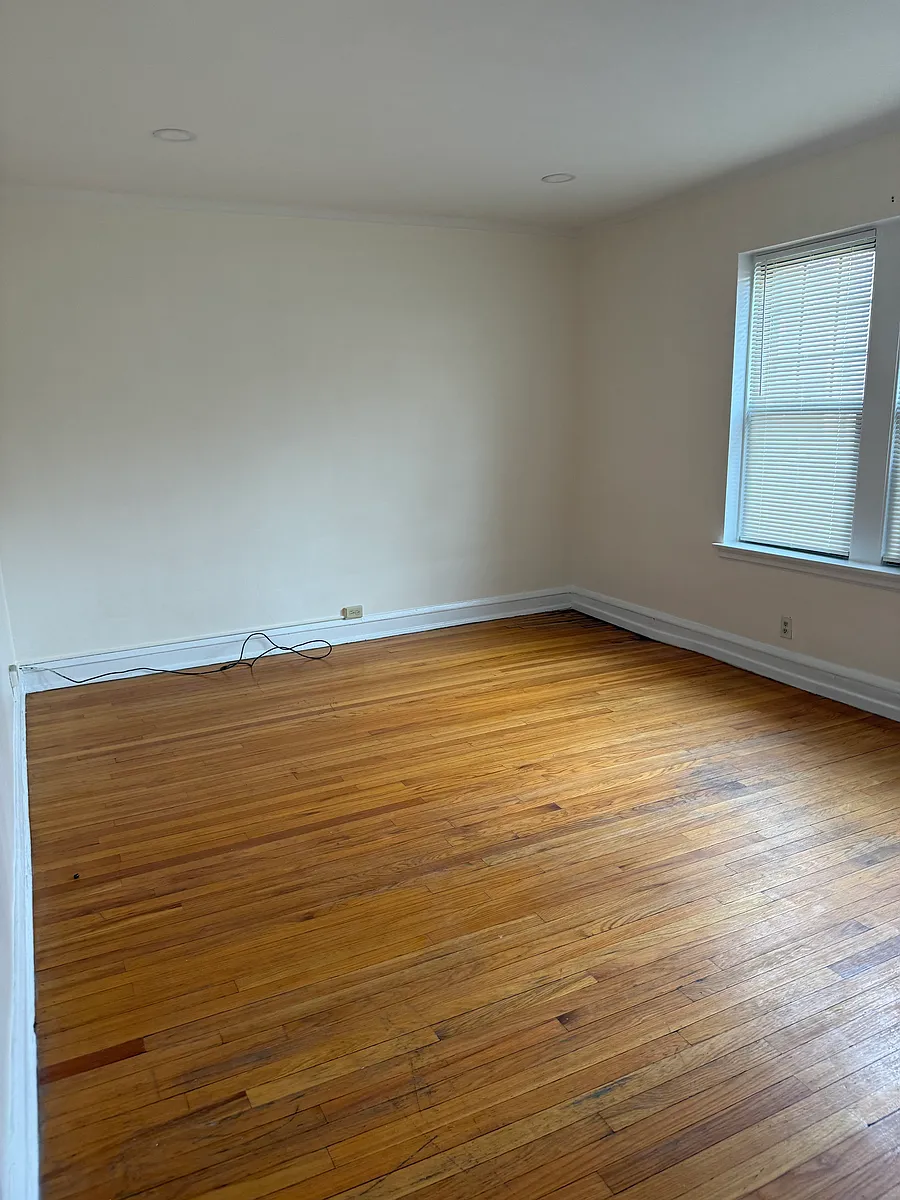 Building Photo - 6126 N Talman Ave #1