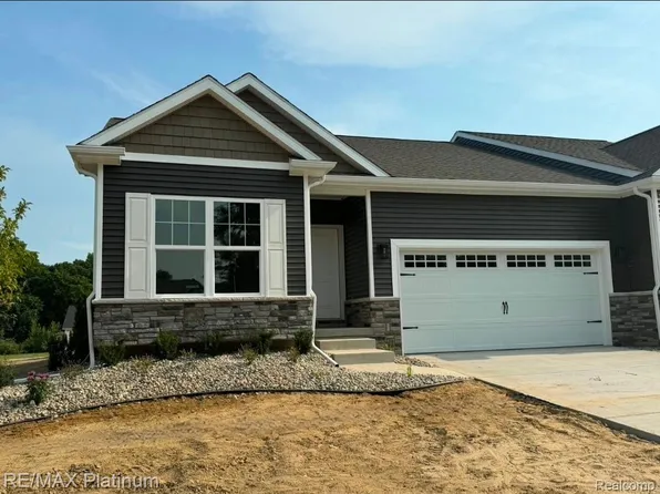 863 Oakwood Cir #23, Fenton, MI 48430