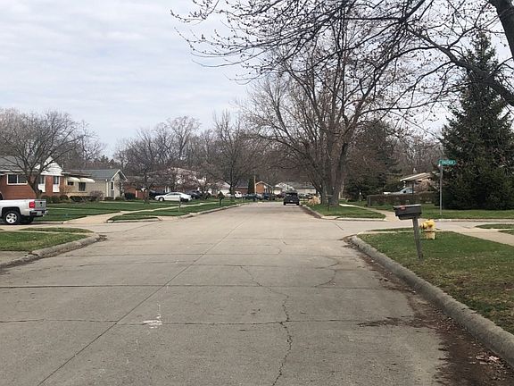 5th image of 35563 Blairmoor Dr
