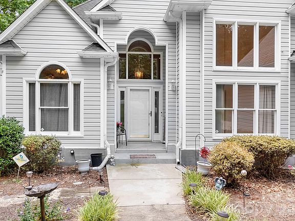 4th image of 135 Pinecroft Ct