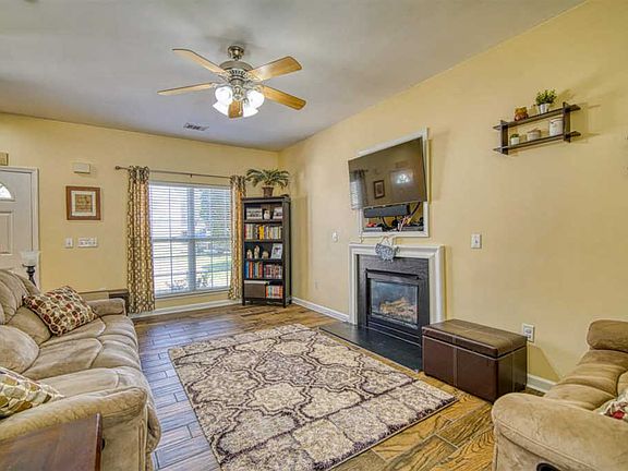 4th image of 274 Dartmoor Dr