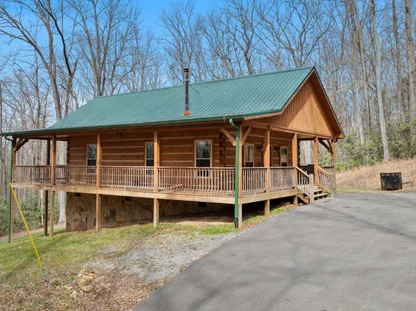 3393 Grand Country Dr, Cosby, TN 37722