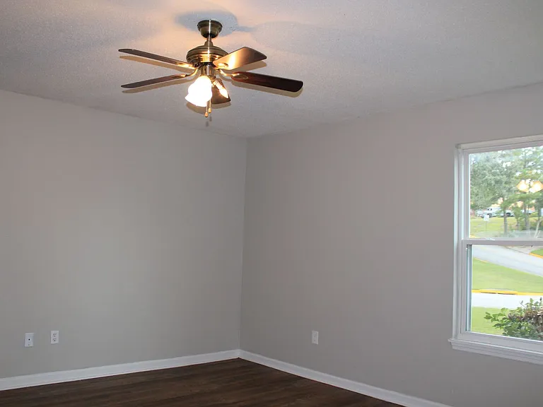 3726 Crest Dr — Photo 17