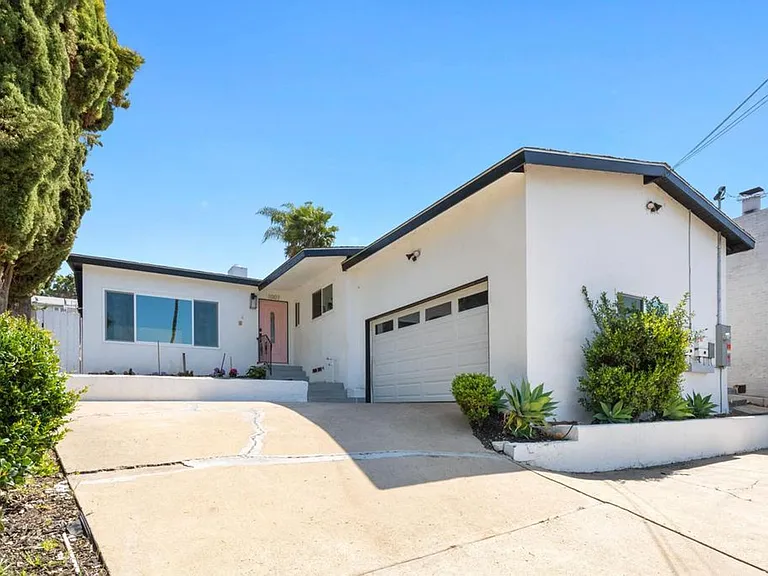 1007 Winston Dr — Photo 1