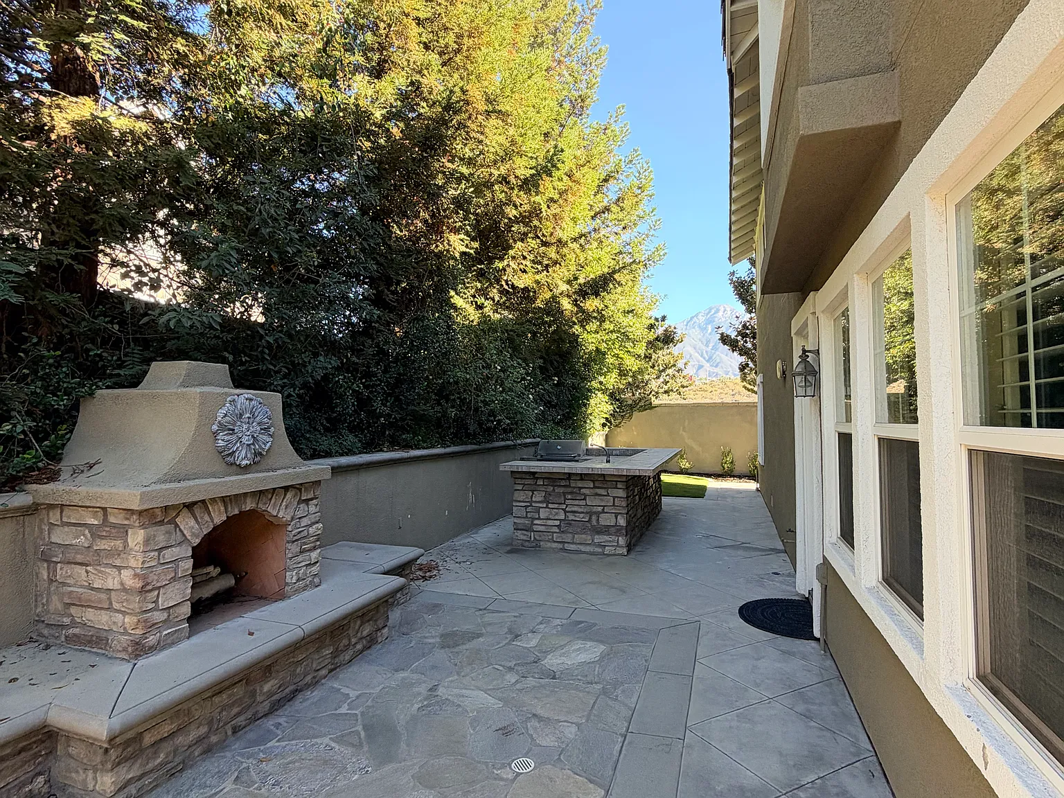 4 bed, 3282 sqft, $4,800 — Photo 4