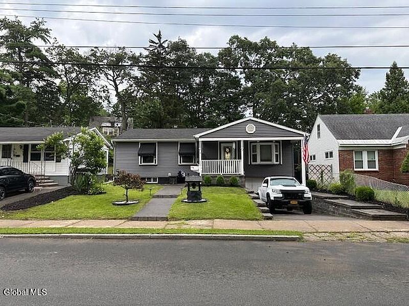 3rd image of 74 Nassau Avenue